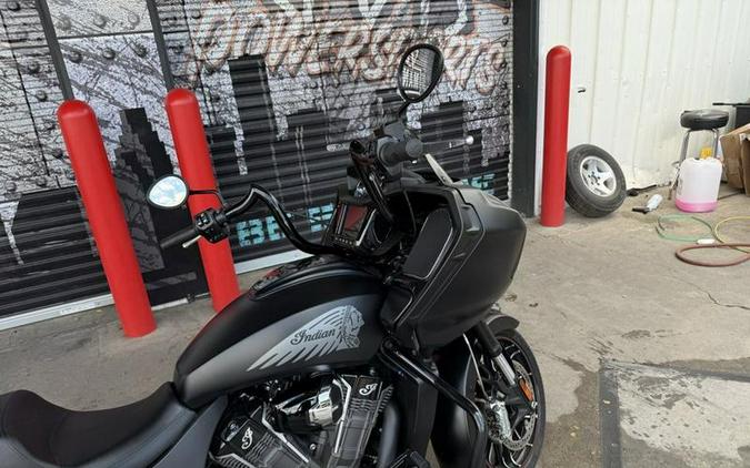 2021 Indian Motorcycle® Challenger® Dark Horse Thunder Black Smoke