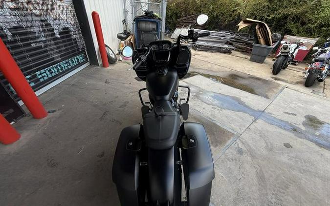 2021 Indian Motorcycle® Challenger® Dark Horse Thunder Black Smoke