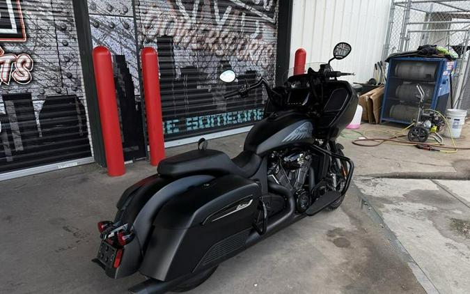 2021 Indian Motorcycle® Challenger® Dark Horse Thunder Black Smoke