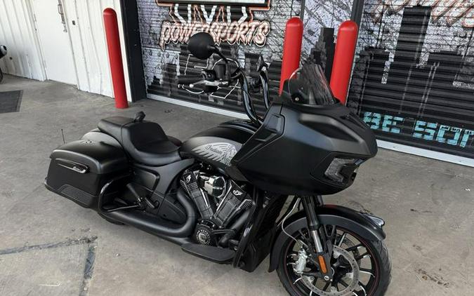 2021 Indian Motorcycle® Challenger® Dark Horse Thunder Black Smoke