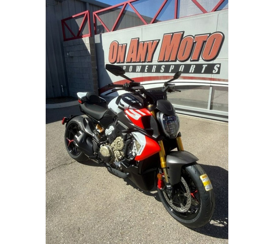 2026 Ducati Diavel V4 RS Livery