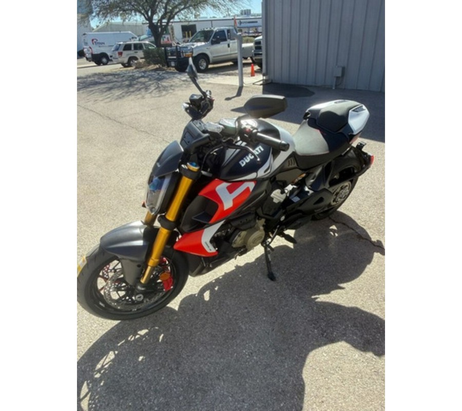 2026 Ducati Diavel V4 RS Livery