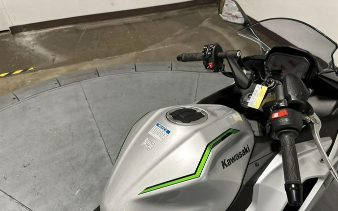 2024 Kawasaki Ninja® 7 Hybrid ABS