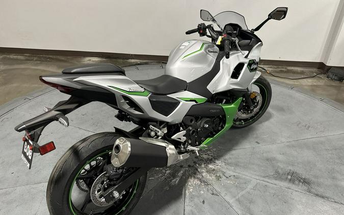 2024 Kawasaki Ninja® 7 Hybrid ABS