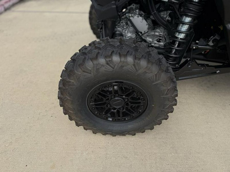2026 Can-Am® Maverick X3 Max X RS Turbo RR Triple Black_7.6 in.