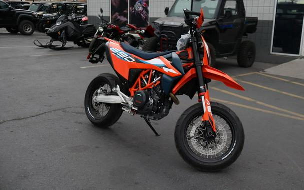 2024 KTM 690 SMC R