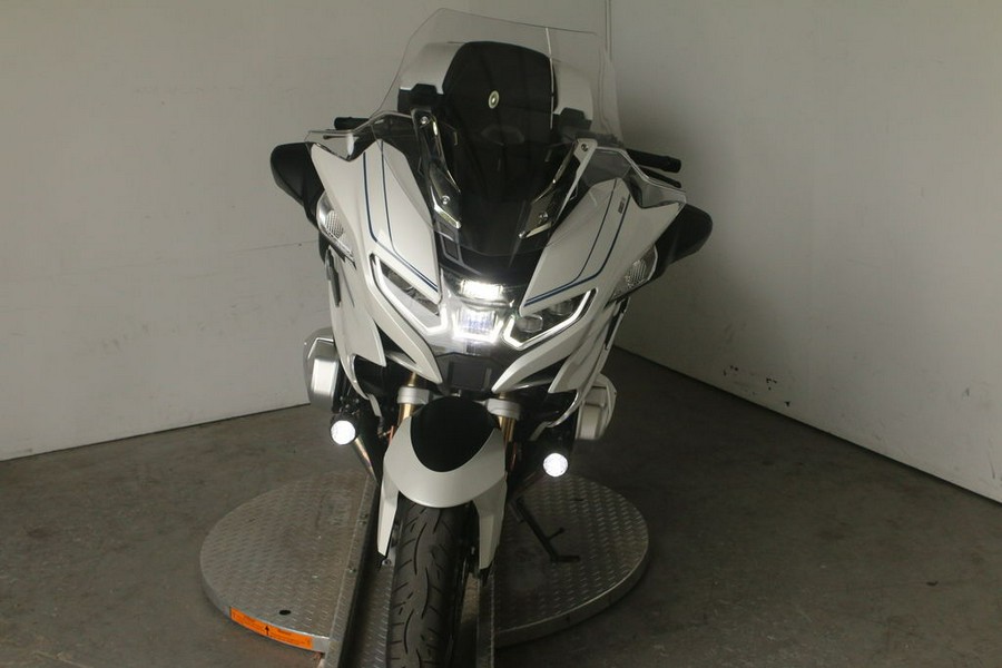 2021 BMW R 1250 RT 719 Mineral White Metallic