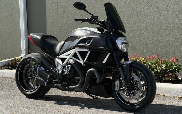2015 Ducati Diavel Carbon Star White and Matt Carbon