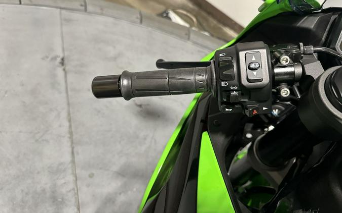 2026 Kawasaki Ninja® ZX™-6R Base