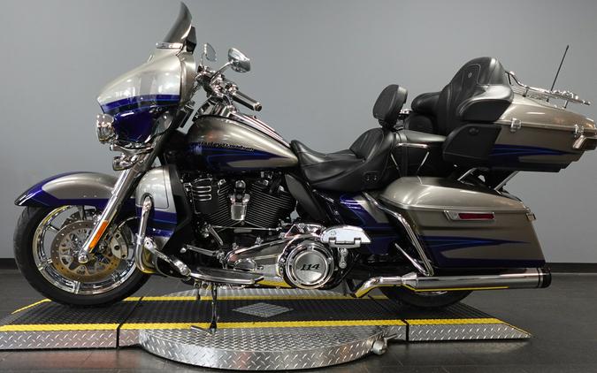 2017 Harley-Davidson CVO Limited FLHTKSE