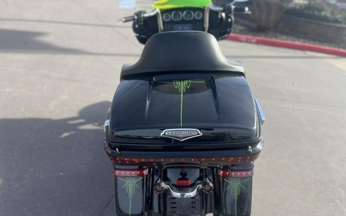 2019 Harley-Davidson® Street Glide® FLHX Vivid Black 684602