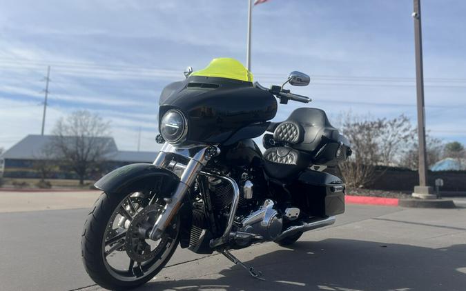 2019 Harley-Davidson® Street Glide® FLHX Vivid Black 684602