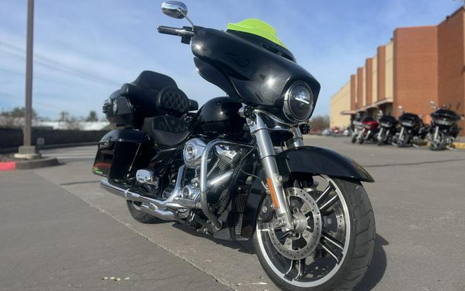 2019 Harley-Davidson® Street Glide® FLHX Vivid Black 684602