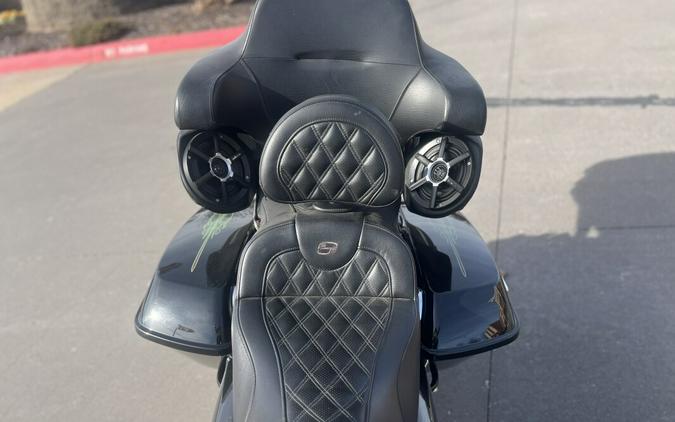 2019 Harley-Davidson® Street Glide® FLHX Vivid Black 684602