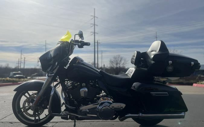 2019 Harley-Davidson® Street Glide® FLHX Vivid Black 684602