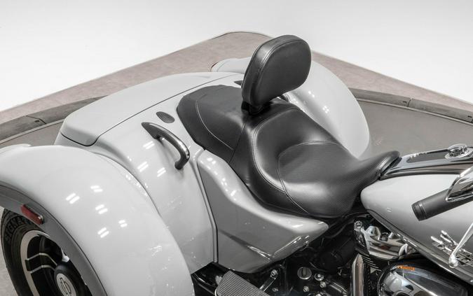 2017 Harley-Davidson FLRT Freewheeler in Billiard Gray