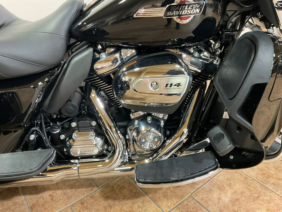 2024 Harley-Davidson Tri Glide Ultra Vivid Black FLHTCUTG