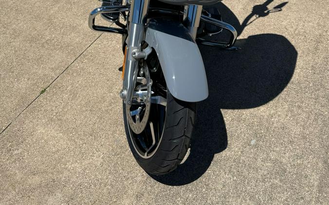 2026 Harley-Davidson® Road Glide® Dark Billiard Gray Chrome Trim