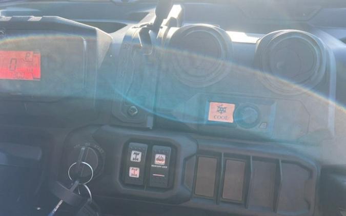 2026 Can-Am® Defender MAX DPS CAB HD10