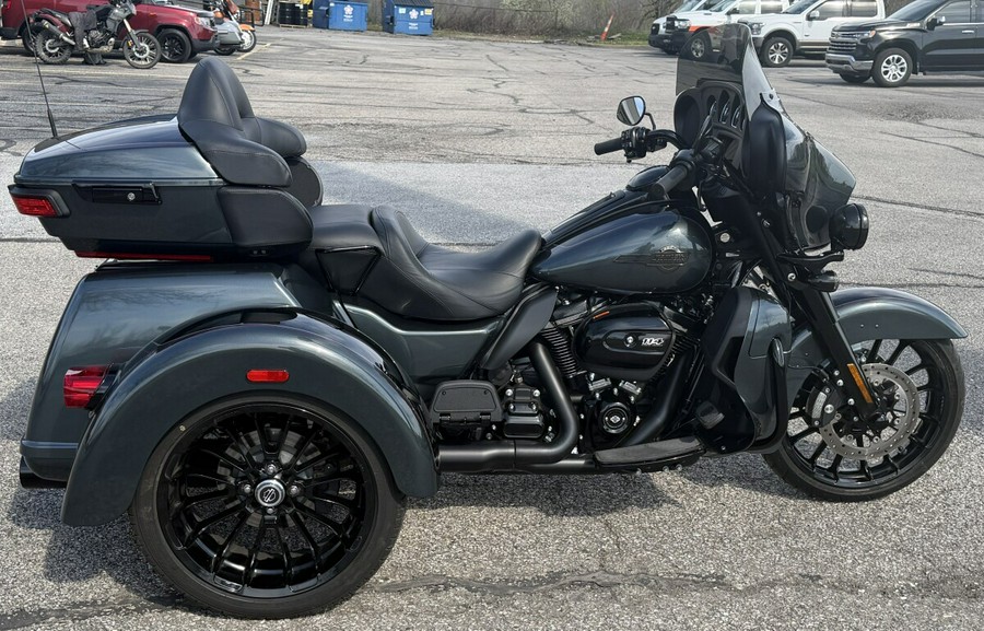 2025 Tri Glide® Ultra FLHTCUTG