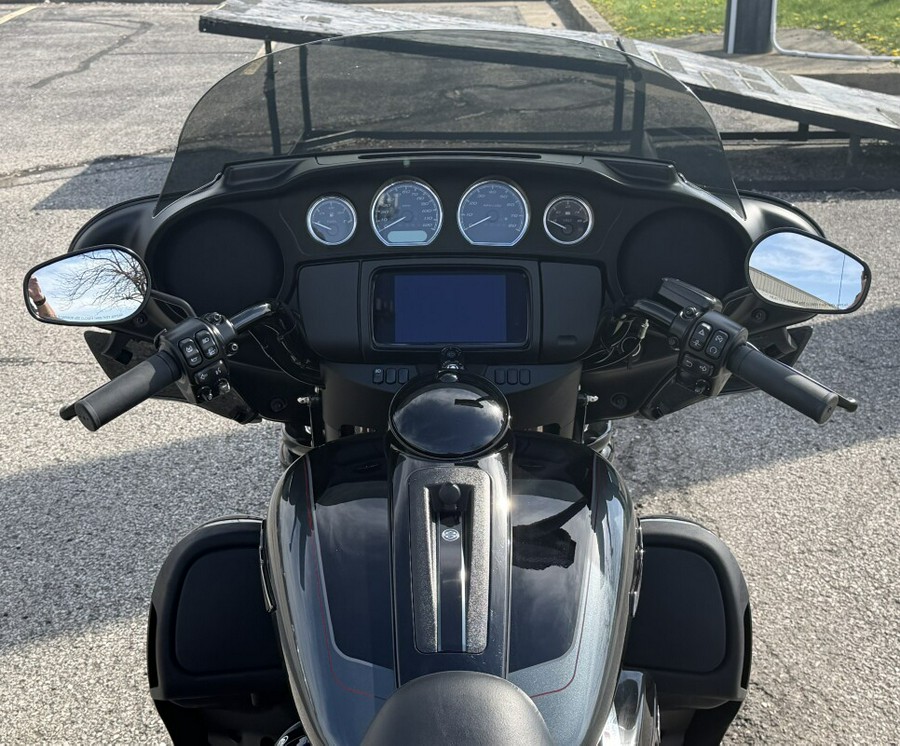 2025 Tri Glide® Ultra FLHTCUTG
