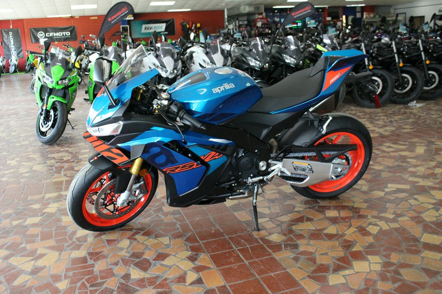2027 Aprilia RSV4 1100 Stingray Blue - VS000365