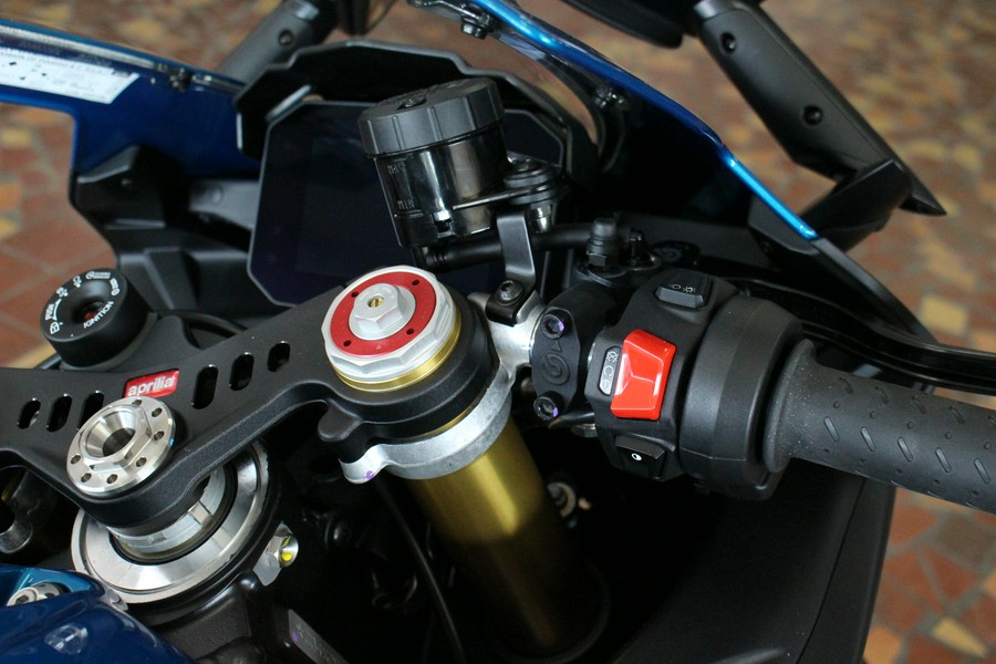 2027 Aprilia RSV4 1100 Stingray Blue - VS000365