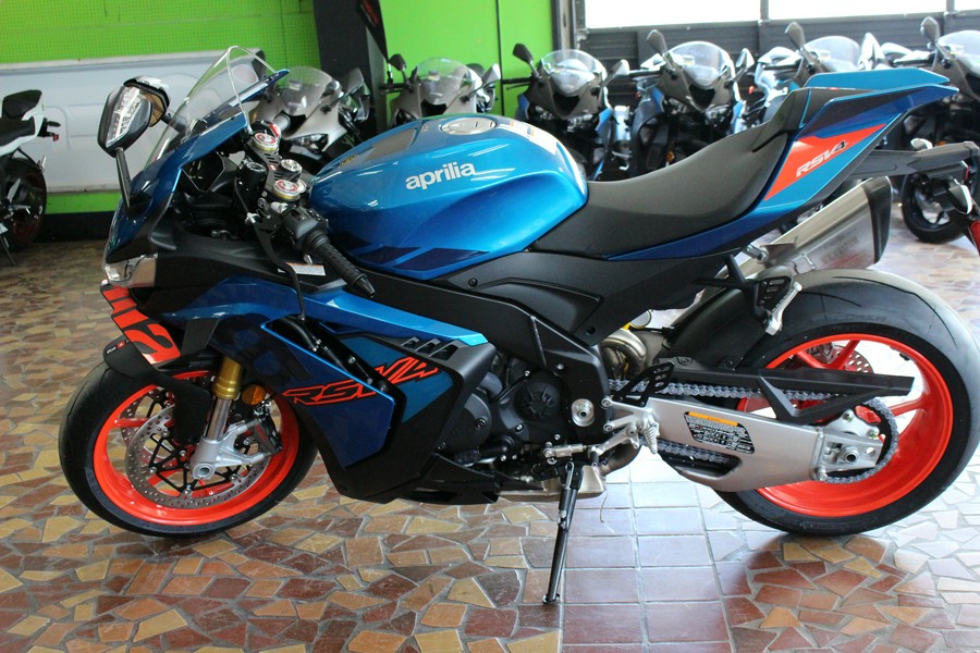 2027 Aprilia RSV4 1100 Stingray Blue - VS000365