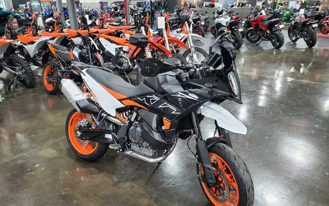 2024 KTM 890 SMT