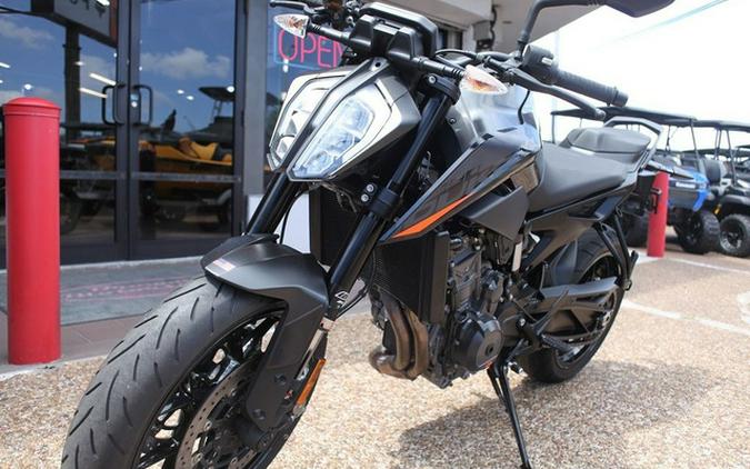 2022 KTM Duke 890