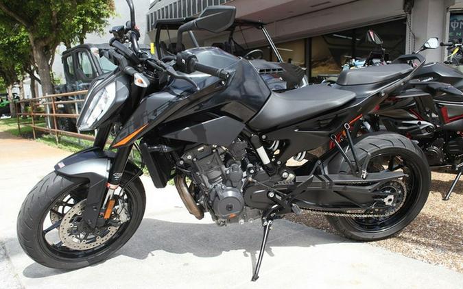 2022 KTM Duke 890
