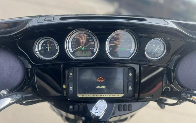 2015 Harley-Davidson® Ultra Limited FLHTK Two-Tone Deep Jade Pearl/Vivid Black 680630