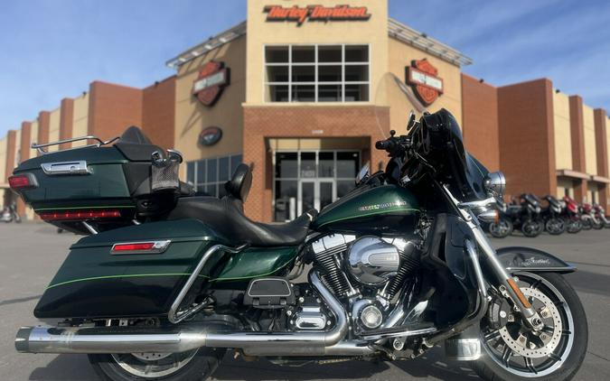 2015 Harley-Davidson® Ultra Limited FLHTK Two-Tone Deep Jade Pearl/Vivid Black 680630