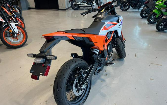 2026 KTM 390 SMC R