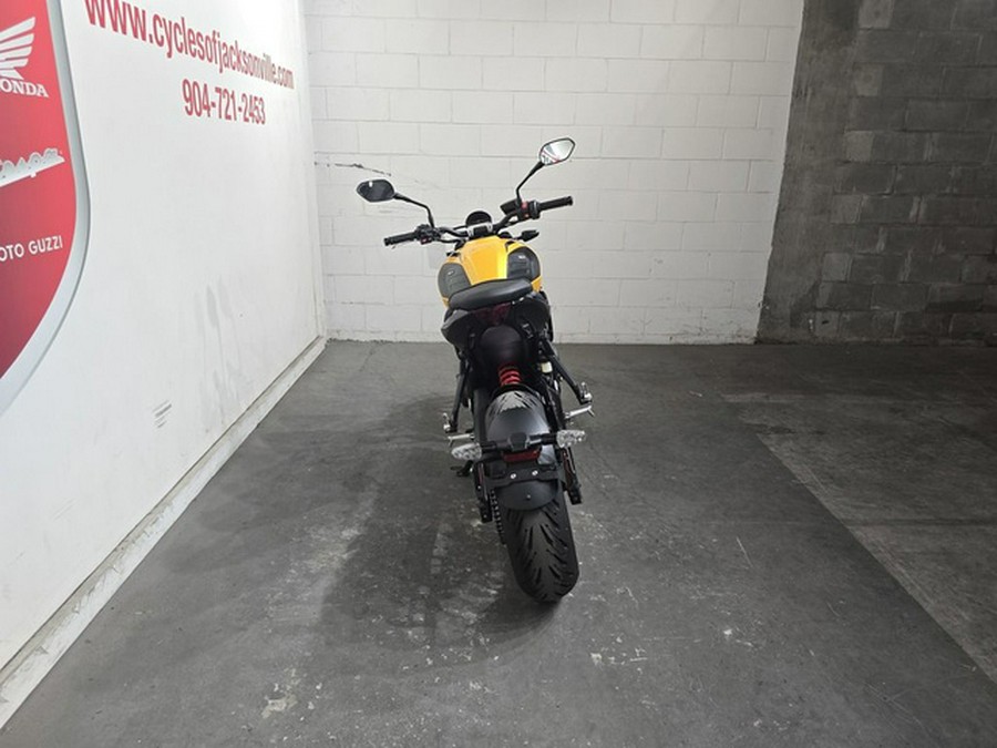 2026 Triumph Trident 660 Cosmic yellow