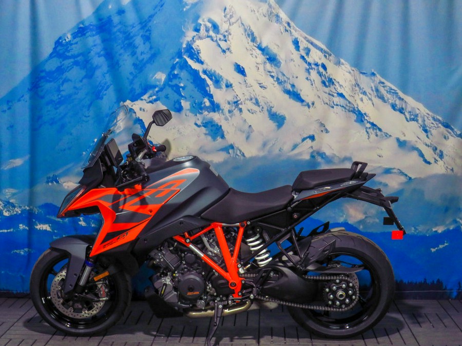 2023 KTM 1290 Super Duke GT