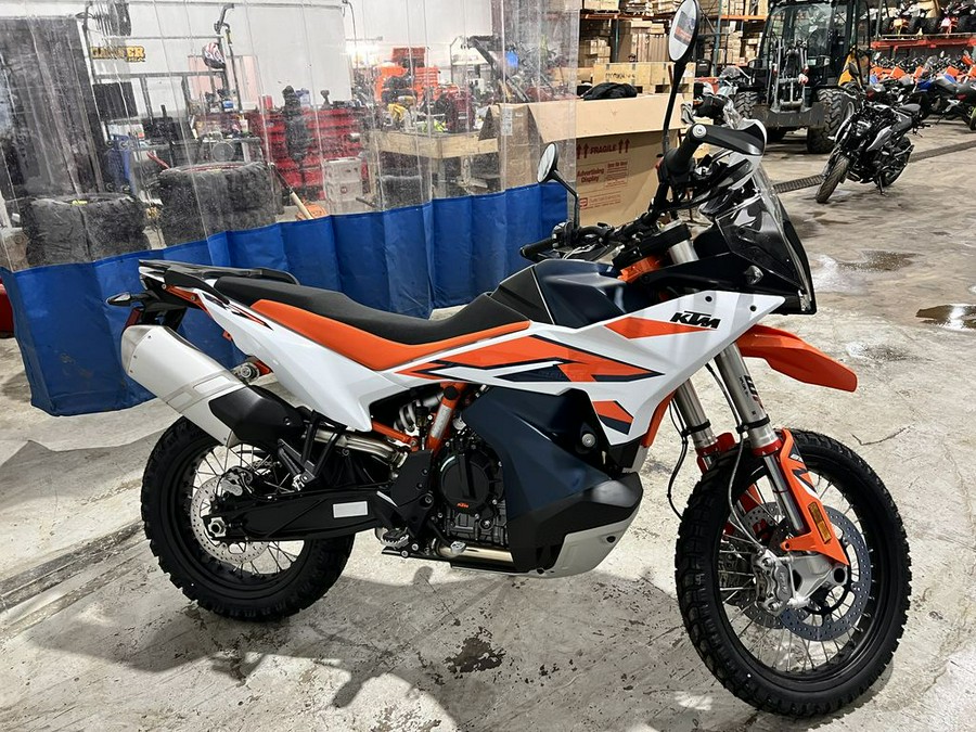 2024 KTM Adventure 890 R