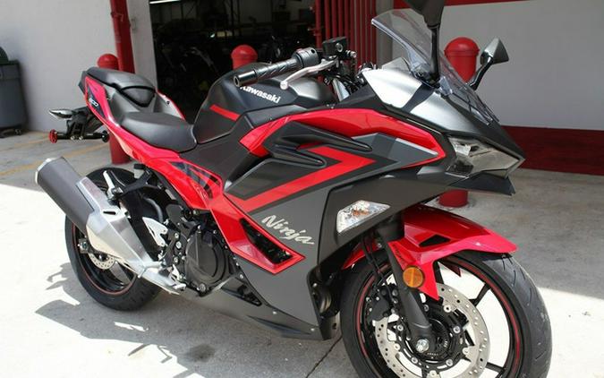 2024 Kawasaki Ninja 500 ABS Passion Red/Metallic Flat Spark Bla