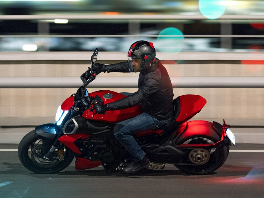 2026 Ducati Diavel V4 Ducati red - 7540