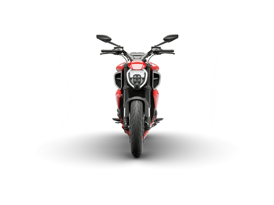 2026 Ducati Diavel V4 Ducati red - 7540