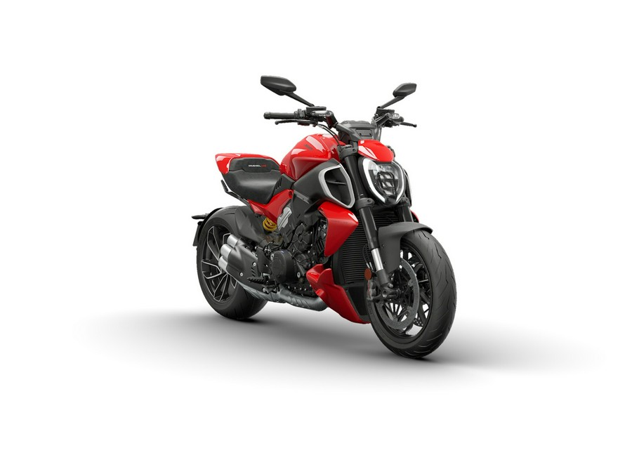 2026 Ducati Diavel V4 Ducati red - 7540