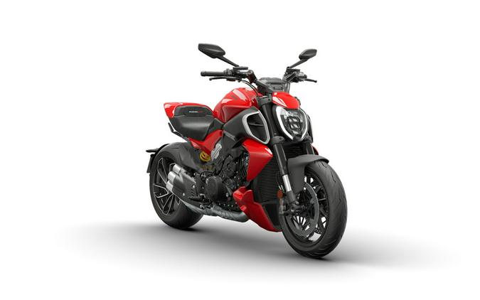 2026 Ducati Diavel V4 Ducati red - 7540