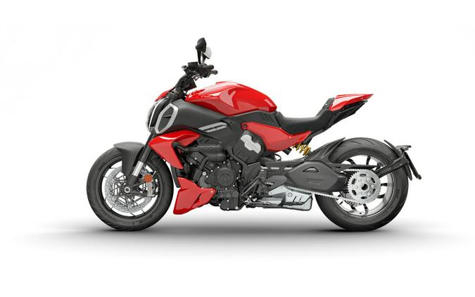 2026 Ducati Diavel V4 Ducati red - 7540