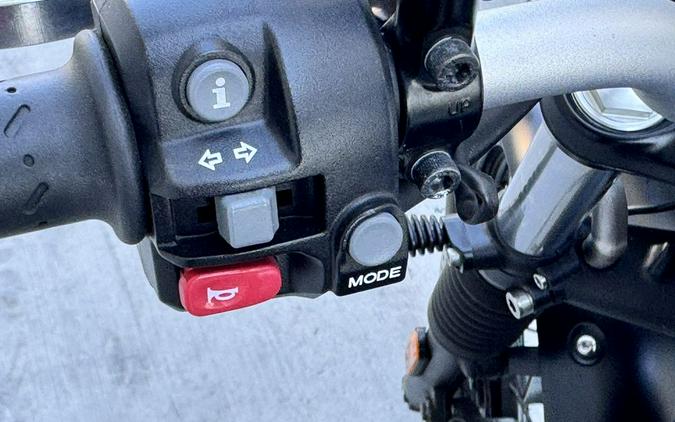 2022 Triumph Street Scrambler Gold Line Matte Pacific Blue