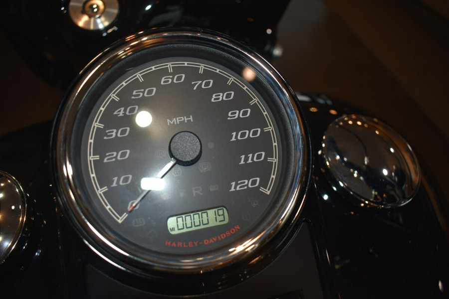 2025 Harley-Davidson® Road King® Special Vivid Black