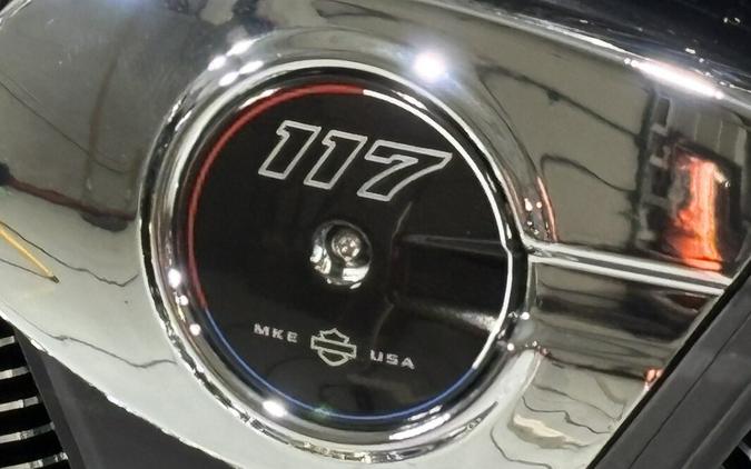 2026 Harley-Davidson® Street Glide® Midnight Ember Chrome Trim