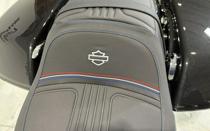 2026 Harley-Davidson® Street Glide® Midnight Ember Chrome Trim