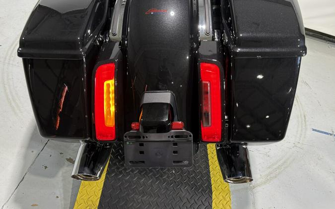 2026 Harley-Davidson® Street Glide® Midnight Ember Chrome Trim