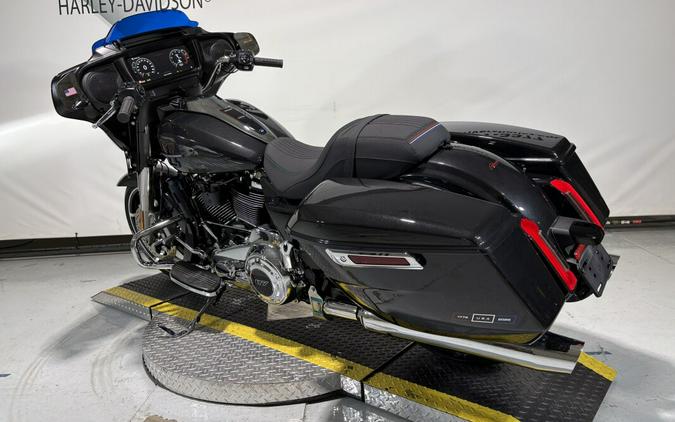 2026 Harley-Davidson® Street Glide® Midnight Ember Chrome Trim