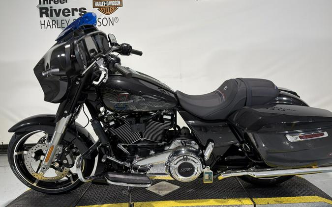 2026 Harley-Davidson® Street Glide® Midnight Ember Chrome Trim